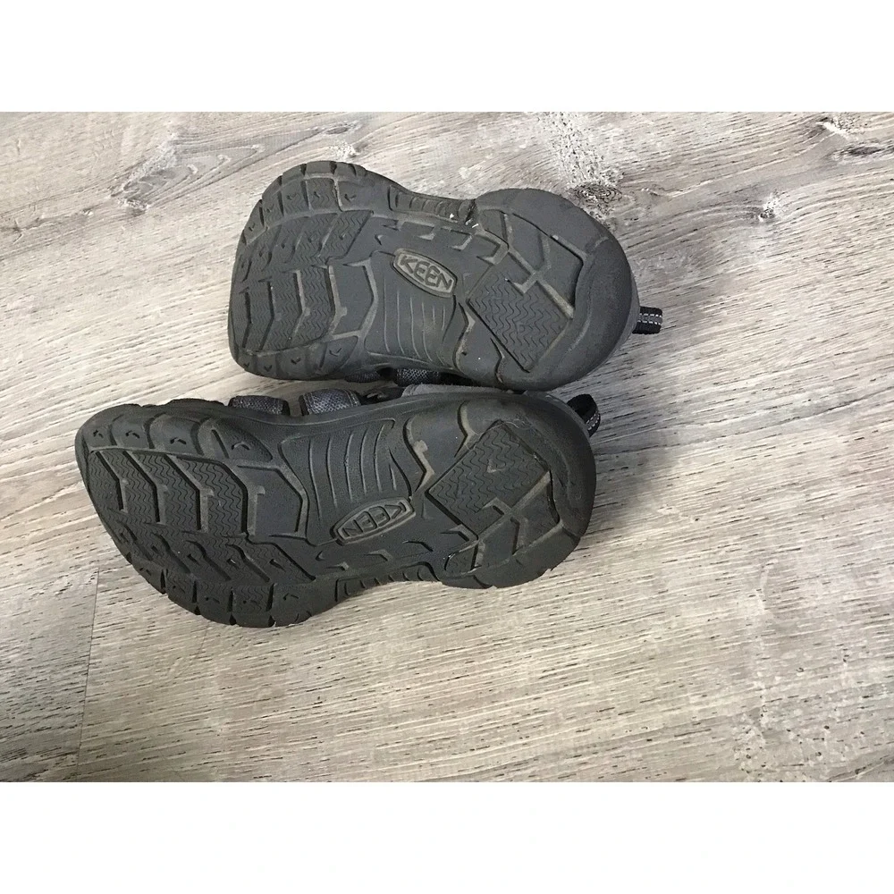 Keen Newport H2 Youth Size 4 Sandals Water Hiking Shoes Gray 1026277